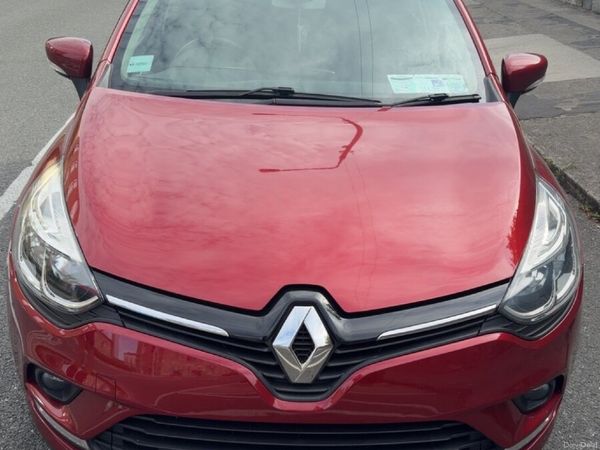 Renault Clio Hatchback, Petrol, 2017, Red