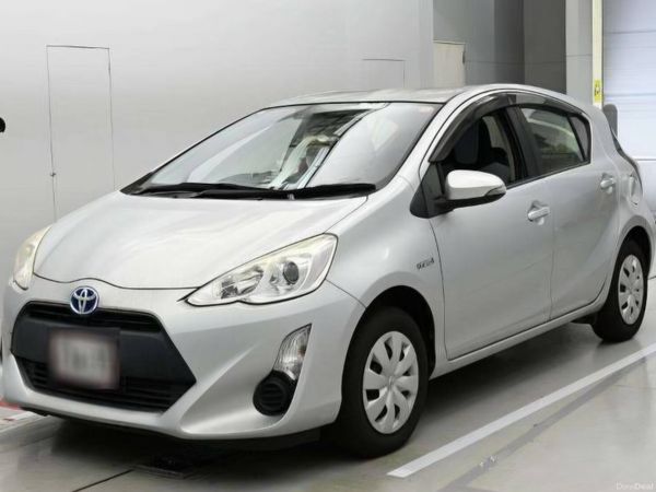 Toyota Aqua Hatchback, Petrol Hybrid, 2017, Silver