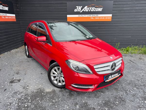 Mercedes-Benz B-Class Hatchback, Petrol, 2014, Red