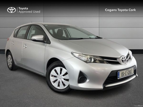 Toyota Auris Hatchback, Petrol, 2015, Silver