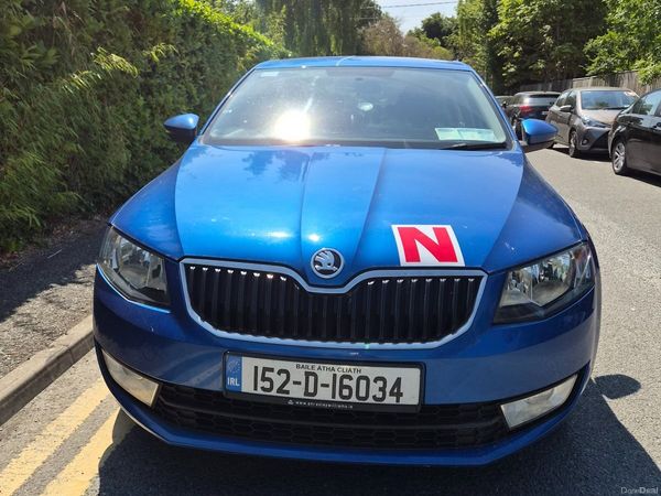 Skoda Octavia Saloon, Petrol, 2015, Blue