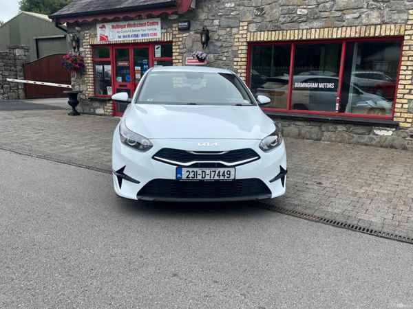 Kia Ceed Hatchback, Diesel Hybrid, 2023, White
