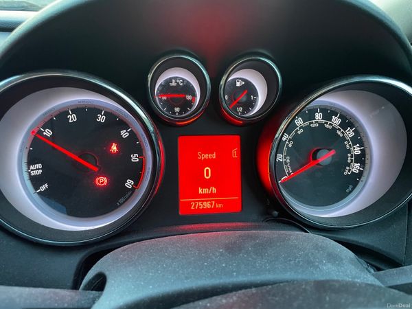 Vauxhall Astra Hatchback, Diesel, 2011, Red