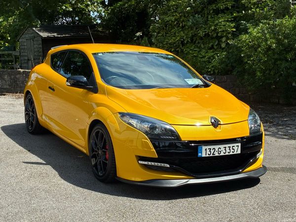 Renault Megane Hatchback, Petrol, 2013, Yellow