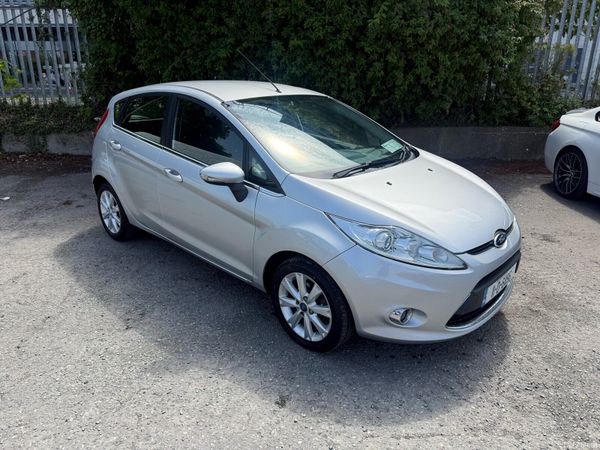 Ford Fiesta Hatchback, Petrol, 2011, Silver