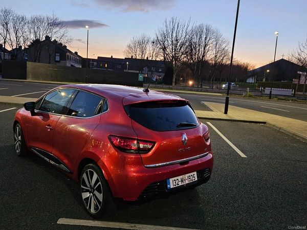Renault Clio Hatchback, Diesel, 2013, Red