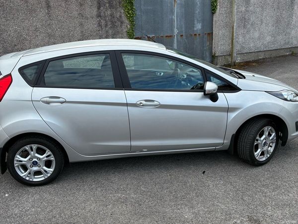 Ford Fiesta Hatchback, Petrol, 2014, Silver