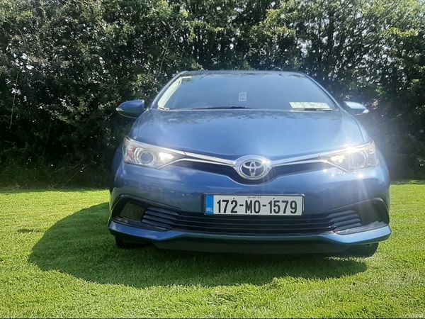 Toyota Auris Hatchback, Petrol, 2017, Blue