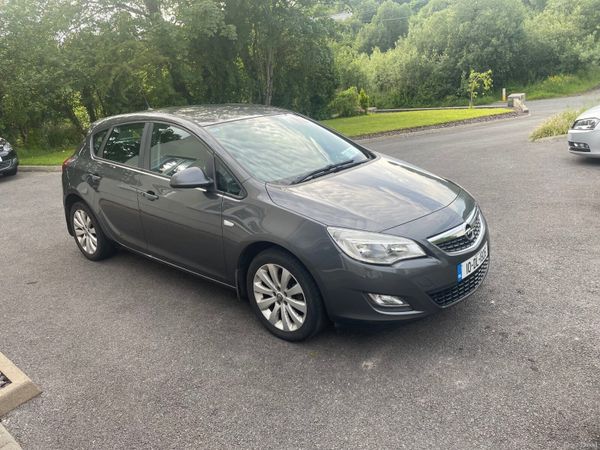 Opel Astra Hatchback, Petrol, 2010, Grey