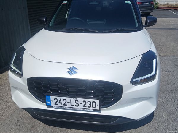 Suzuki Swift Hatchback, Petrol Hybrid, 2024, White