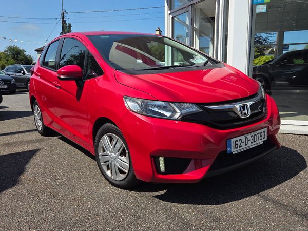 Honda Jazz Hatchback, Petrol, 2016, Red