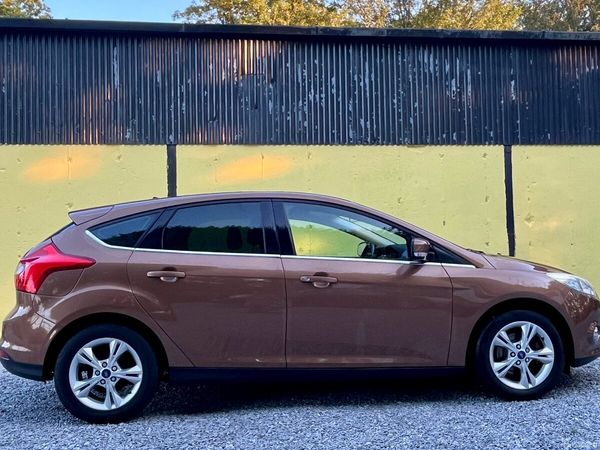 Ford Focus Hatchback, Petrol, 2013, Brown