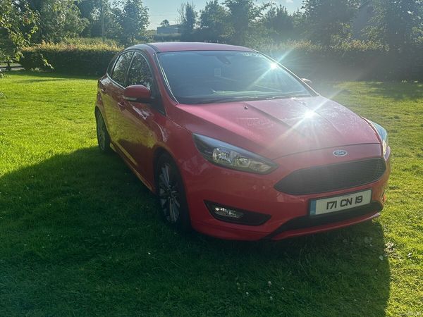 Ford Focus Hatchback, Diesel, 2017, Red