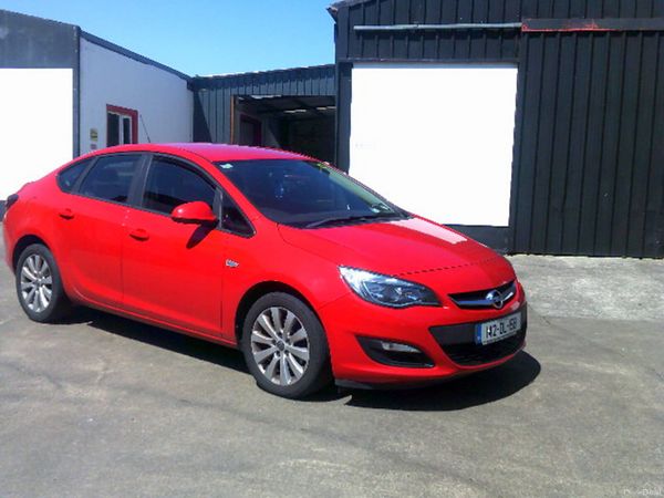 Opel Astra Saloon, Diesel, 2014, Red