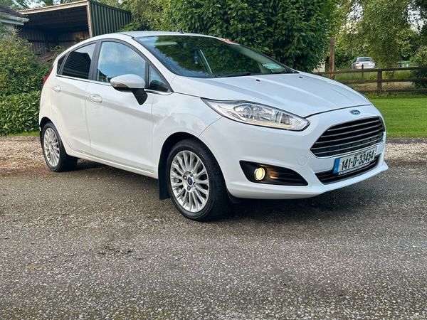 Ford Fiesta Hatchback, Petrol, 2014, White