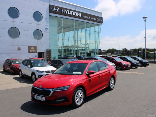 Skoda Octavia Saloon, Petrol, 2022, Red