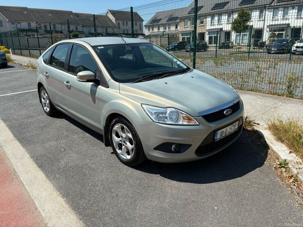 Ford Focus Hatchback, Diesel, 2010, Gold