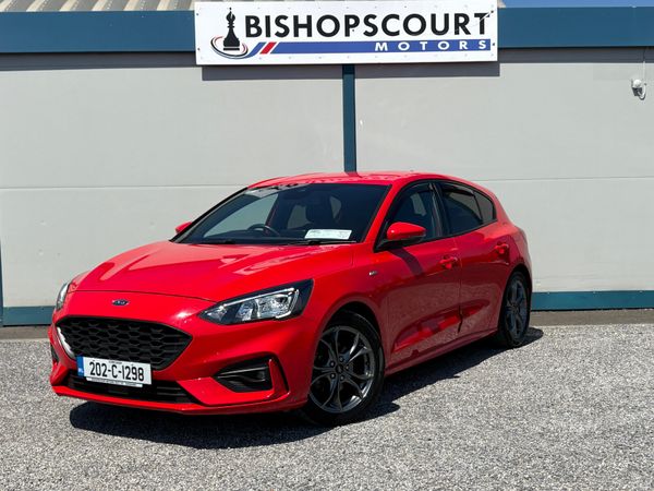 Ford Focus Hatchback, Petrol, 2020, Red