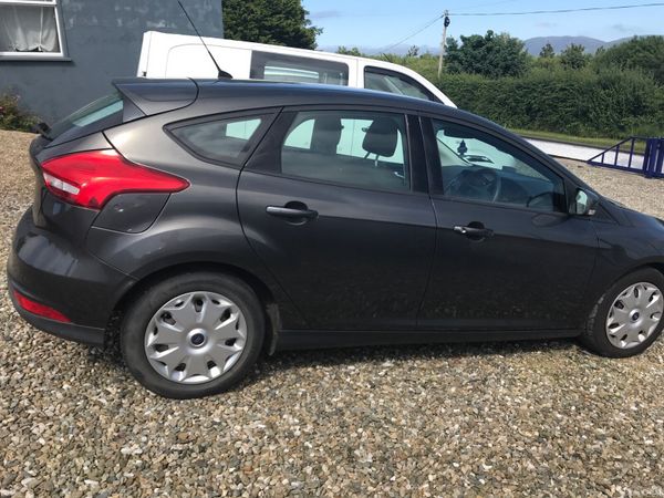 Ford Focus Hatchback, Diesel, 2017, Grey