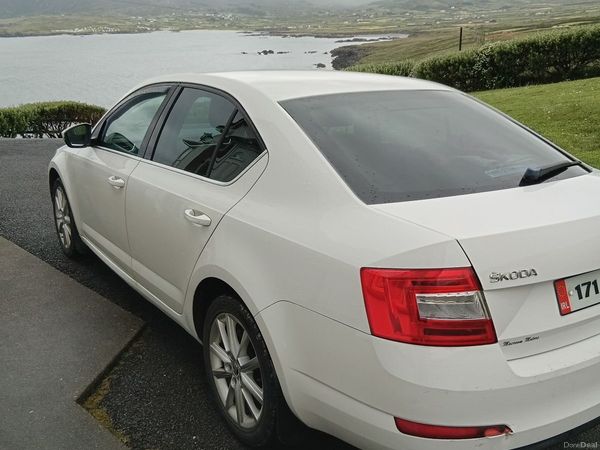 Skoda Octavia Saloon, Diesel, 2017, White