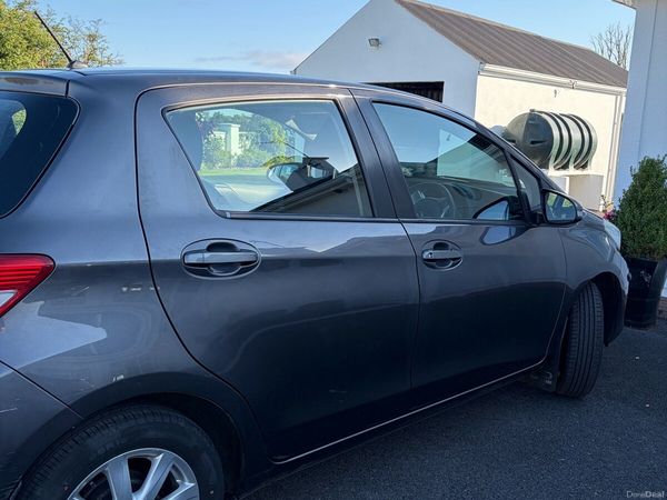 Toyota Yaris Hatchback, Petrol, 2014, Grey