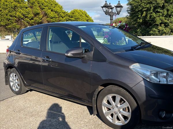 Toyota Yaris Hatchback, Petrol, 2014, Grey