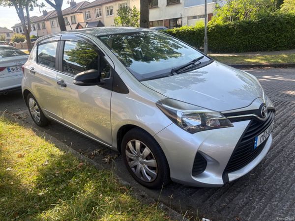 Toyota Yaris Hatchback, Petrol, 2017, Grey