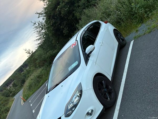 Ford Focus Hatchback, Petrol, 2012, White