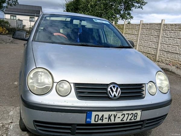Volkswagen Polo Hatchback, Petrol, 2004, Silver