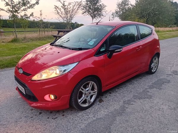 Ford Fiesta Hatchback, Petrol, 2009, Red