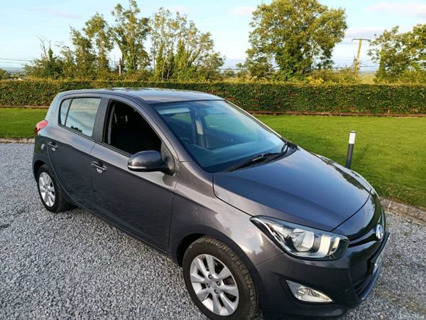 Hyundai i20 Hatchback, Petrol, 2014, Grey