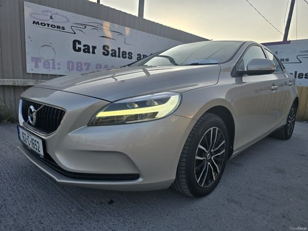 Volvo V40 Hatchback, Diesel, 2016, Beige