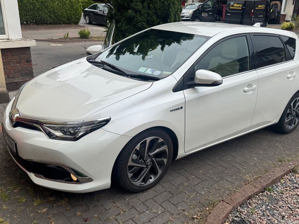 Toyota Auris Hatchback, Petrol Hybrid, 2016, White