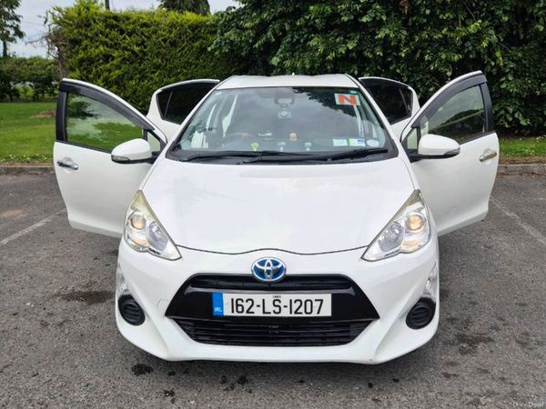 Toyota Aqua Hatchback, Petrol Hybrid, 2016, White