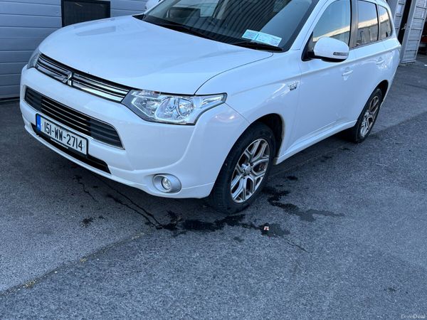 Mitsubishi Outlander SUV, Petrol Plug-in Hybrid, 2015, White