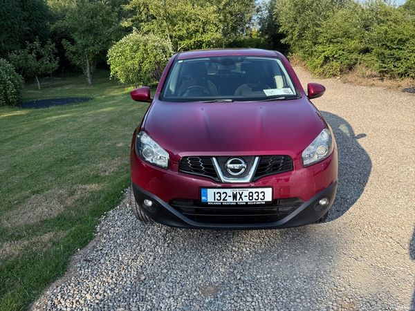 Nissan Qashqai Hatchback, Diesel, 2013, Red