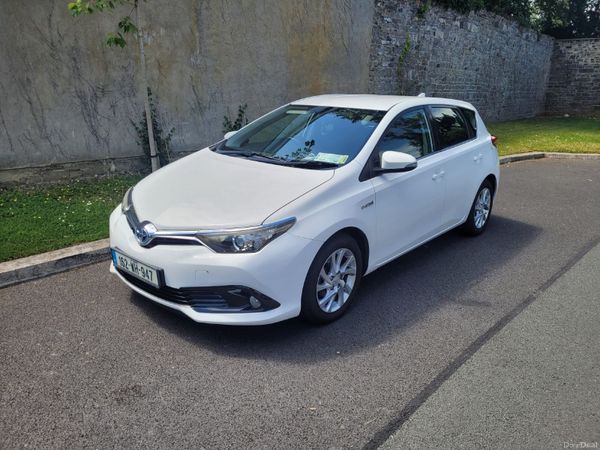 Toyota Auris Hatchback, Petrol Hybrid, 2016, White