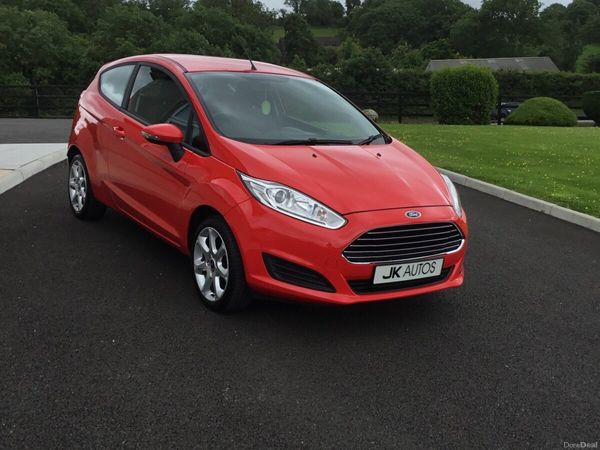 Ford Fiesta Hatchback, Petrol, 2016, Red
