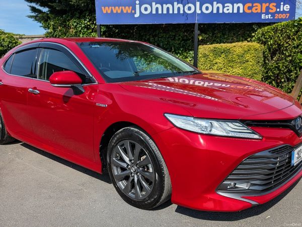 Toyota Camry Saloon, Petrol Hybrid, 2018, Red