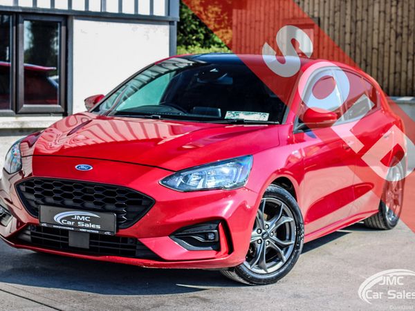 Ford Focus Hatchback, Diesel, 2021, Red