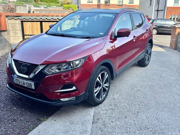 Nissan Qashqai SUV, Diesel, 2017, Red