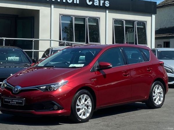 Toyota Auris Hatchback, Petrol Hybrid, 2017, Red