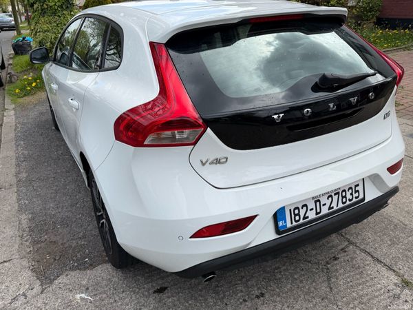 Volvo V40 Hatchback, Diesel, 2018, White