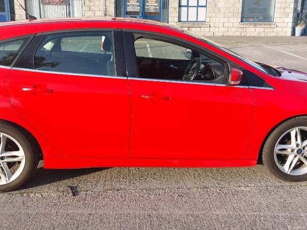 Ford Focus Hatchback, Diesel, 2016, Red