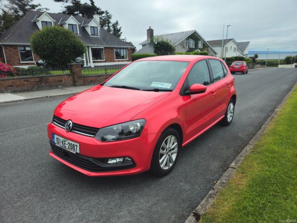 Volkswagen Polo Hatchback, Petrol, 2015, Red