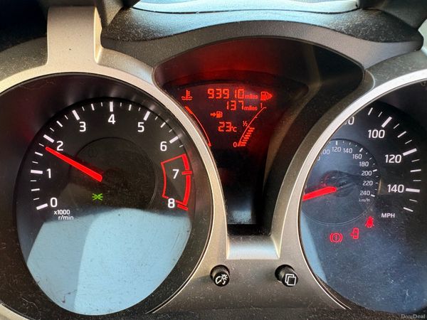 Nissan Juke SUV, Petrol, 2014, Red