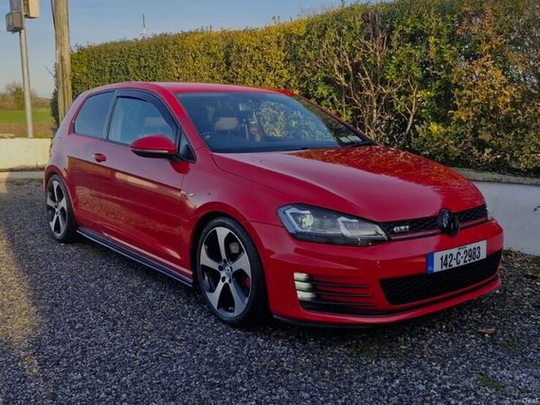 Volkswagen Golf Estate, Petrol, 2014, Red