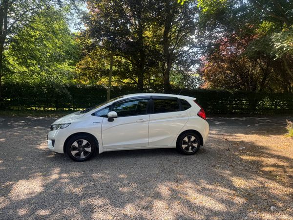 Honda Fit Hatchback, Petrol Hybrid, 2016, White