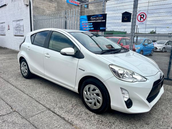 Toyota Aqua Hatchback, Petrol Hybrid, 2015, White