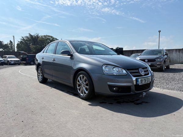 Volkswagen Jetta Saloon, Diesel, 2010, Grey
